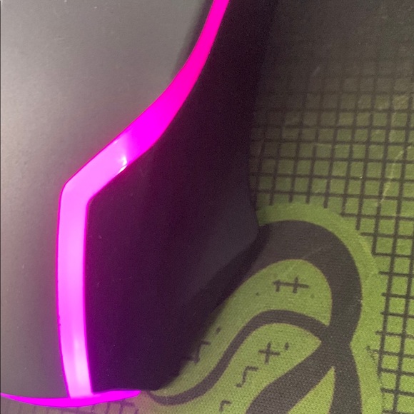 Gaming Mouse with Pink LED Lights - Picture 4 of 11